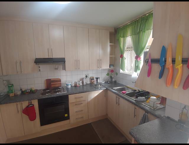 2.5 BEDROOM APARTMENT RENTED IN KILNER PARK